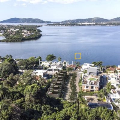 Casa de Condomínio com 141m², 2 quartos (sendo 2 suítes), 2 garagens, no bairro Lagoa da Conceição em Florianópolis