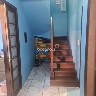 Casa com 150m², 4 quartos (sendo 1 suíte), 2 garagens, no bairro Rio Vermelho em Florianópolis