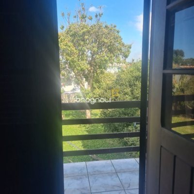 Casa com 150m², 4 quartos (sendo 1 suíte), 2 garagens, no bairro Rio Vermelho em Florianópolis