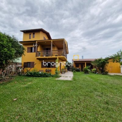 Casa com 150m², 4 quartos (sendo 1 suíte), 2 garagens, no bairro Rio Vermelho em Florianópolis