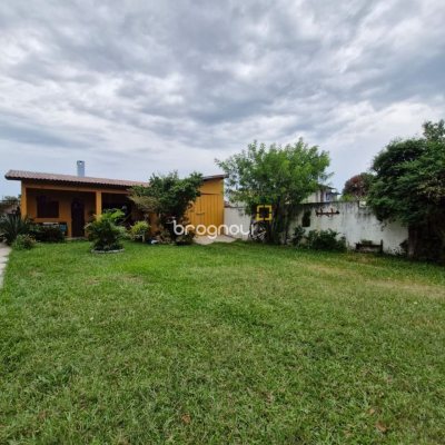 Casa com 150m², 4 quartos (sendo 1 suíte), 2 garagens, no bairro Rio Vermelho em Florianópolis