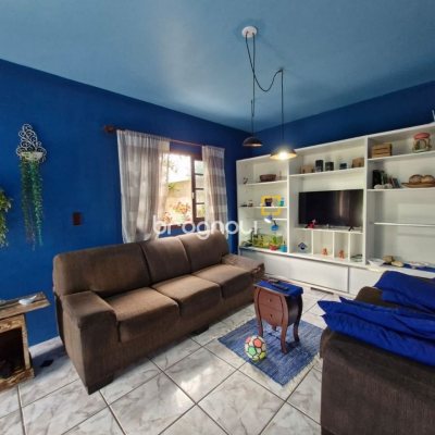 Casa com 150m², 4 quartos (sendo 1 suíte), 2 garagens, no bairro Rio Vermelho em Florianópolis