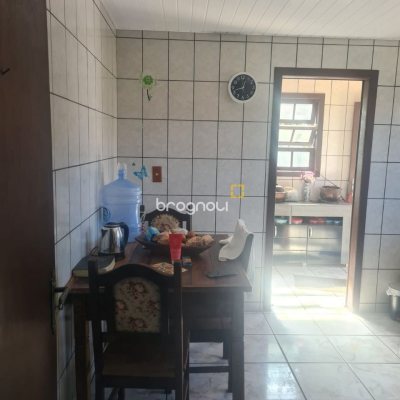 Casa com 150m², 4 quartos (sendo 1 suíte), 2 garagens, no bairro Rio Vermelho em Florianópolis