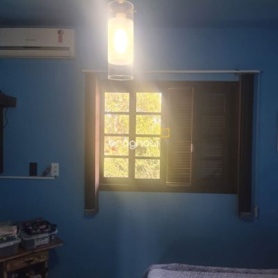 Casa com 150m², 4 quartos (sendo 1 suíte), 2 garagens, no bairro Rio Vermelho em Florianópolis