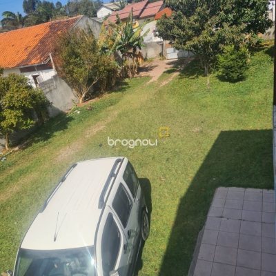 Casa com 150m², 4 quartos (sendo 1 suíte), 2 garagens, no bairro Rio Vermelho em Florianópolis