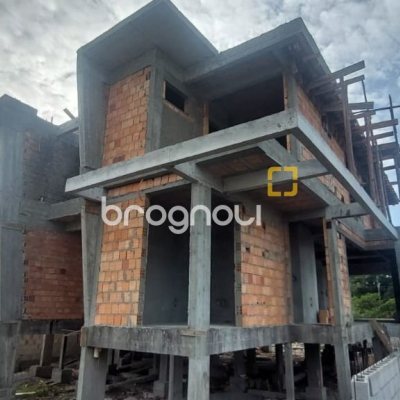 Casa com 128m², 3 quartos (sendo 2 suítes), 1 garagem, no bairro Campeche em Florianópolis