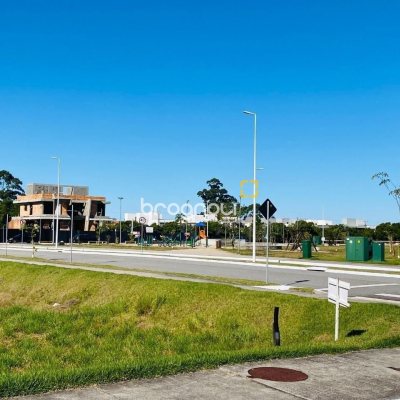 Casa com 128m², 3 quartos (sendo 2 suítes), 1 garagem, no bairro Campeche em Florianópolis