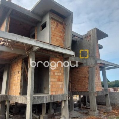 Casa com 128m², 3 quartos (sendo 2 suítes), 1 garagem, no bairro Campeche em Florianópolis