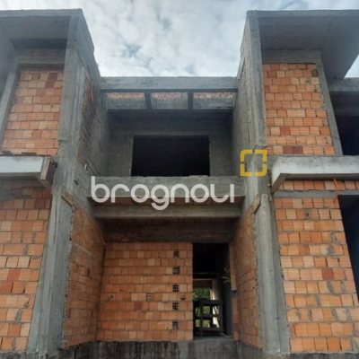 Casa com 128m², 3 quartos (sendo 2 suítes), 1 garagem, no bairro Campeche em Florianópolis