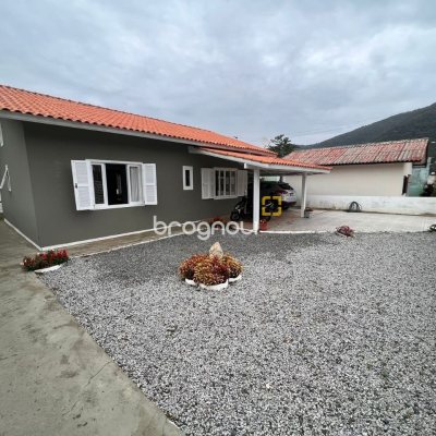 Casa com 140m², 3 quartos (sendo 1 suíte), 2 garagens, no bairro Rio Vermelho em Florianópolis