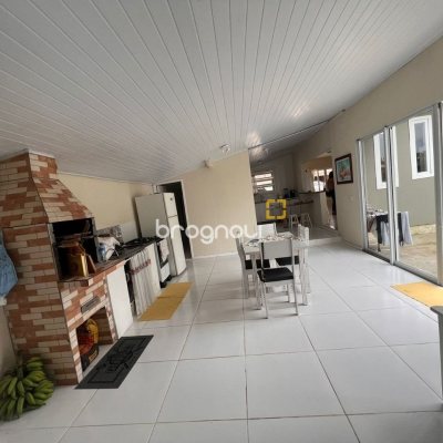 Casa com 140m², 3 quartos (sendo 1 suíte), 2 garagens, no bairro Rio Vermelho em Florianópolis