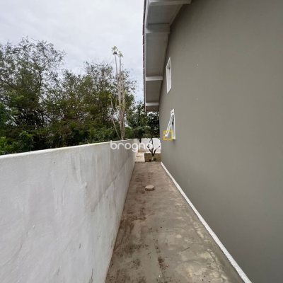 Casa com 140m², 3 quartos (sendo 1 suíte), 2 garagens, no bairro Rio Vermelho em Florianópolis