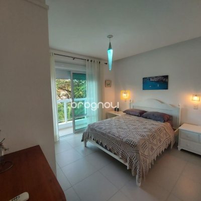 Prédio com 475m², 8 garagens, no bairro Canasvieiras em Florianópolis