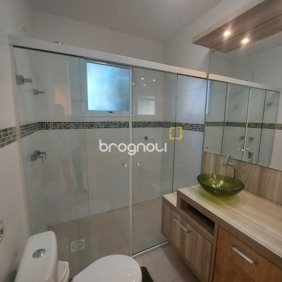 Prédio com 475m², 8 garagens, no bairro Canasvieiras em Florianópolis