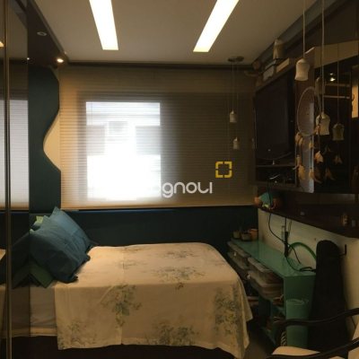 Apartamento com 81m², 2 quartos (sendo 1 suíte), 1 garagem, no bairro Centro em Florianópolis