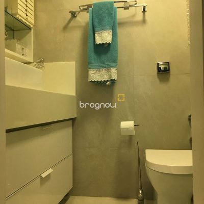 Apartamento com 81m², 2 quartos (sendo 1 suíte), 1 garagem, no bairro Centro em Florianópolis
