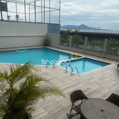 Apartamento com 81m², 2 quartos (sendo 1 suíte), 1 garagem, no bairro Centro em Florianópolis