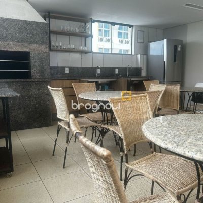 Apartamento com 81m², 2 quartos (sendo 1 suíte), 1 garagem, no bairro Centro em Florianópolis