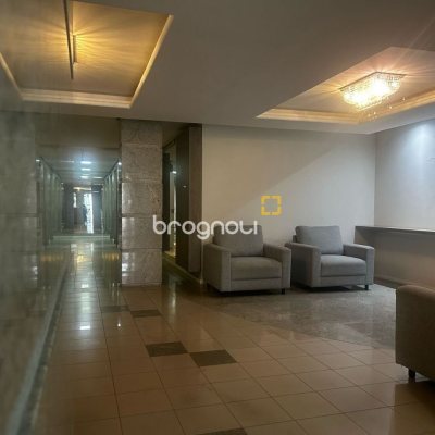 Apartamento com 81m², 2 quartos (sendo 1 suíte), 1 garagem, no bairro Centro em Florianópolis