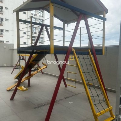 Apartamento com 81m², 2 quartos (sendo 1 suíte), 1 garagem, no bairro Centro em Florianópolis