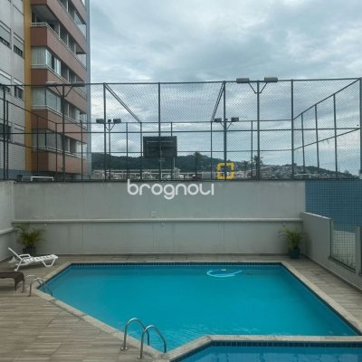 Apartamento com 81m², 2 quartos (sendo 1 suíte), 1 garagem, no bairro Centro em Florianópolis