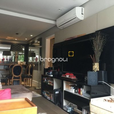 Apartamento com 81m², 2 quartos (sendo 1 suíte), 1 garagem, no bairro Centro em Florianópolis