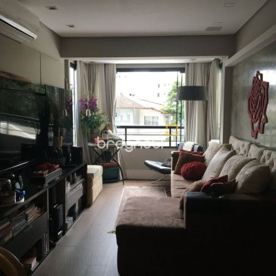 Apartamento com 81m², 2 quartos (sendo 1 suíte), 1 garagem, no bairro Centro em Florianópolis