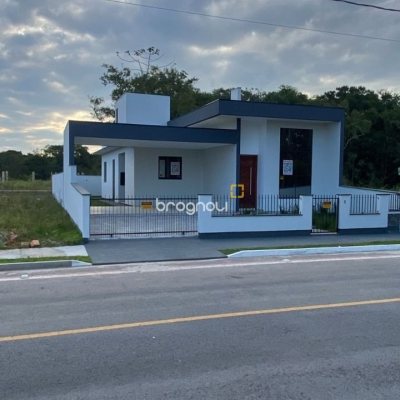 Casa com 128m², 3 quartos (sendo 1 suíte), 2 garagens, no bairro Sertão do Maruim em São José