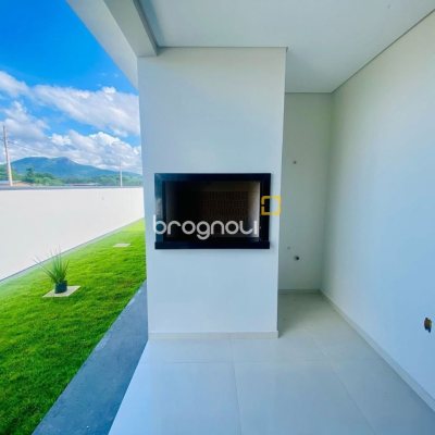 Casa com 128m², 3 quartos (sendo 1 suíte), 2 garagens, no bairro Sertão do Maruim em São José