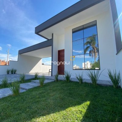 Casa com 128m², 3 quartos (sendo 1 suíte), 2 garagens, no bairro Sertão do Maruim em São José
