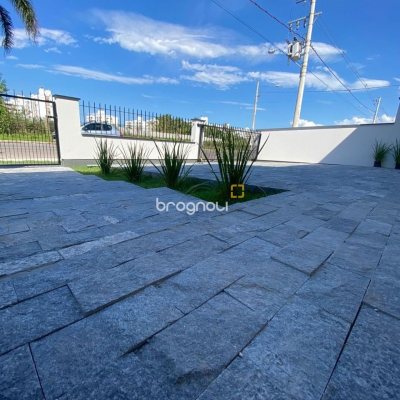 Casa com 128m², 3 quartos (sendo 1 suíte), 2 garagens, no bairro Sertão do Maruim em São José