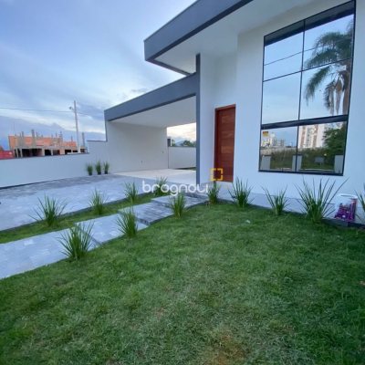 Casa com 128m², 3 quartos (sendo 1 suíte), 2 garagens, no bairro Sertão do Maruim em São José