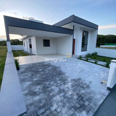 Casa com 128m², 3 quartos (sendo 1 suíte), 2 garagens, no bairro Sertão do Maruim em São José