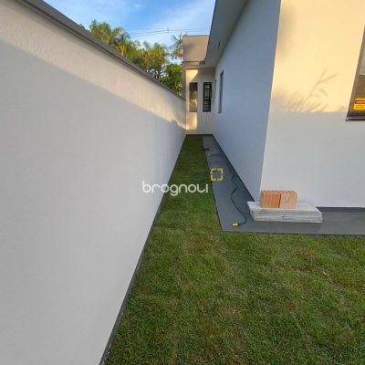 Casa com 128m², 3 quartos (sendo 1 suíte), 2 garagens, no bairro Sertão do Maruim em São José