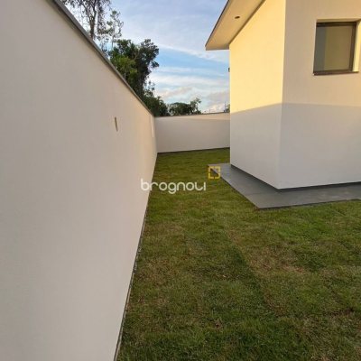 Casa com 128m², 3 quartos (sendo 1 suíte), 2 garagens, no bairro Sertão do Maruim em São José