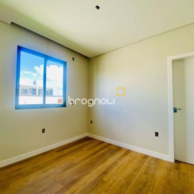 Casa com 128m², 3 quartos (sendo 1 suíte), 2 garagens, no bairro Sertão do Maruim em São José