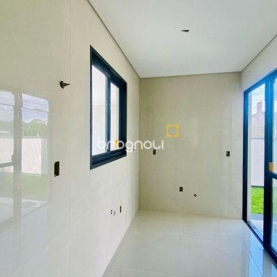 Casa com 128m², 3 quartos (sendo 1 suíte), 2 garagens, no bairro Sertão do Maruim em São José