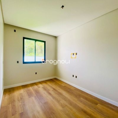 Casa com 128m², 3 quartos (sendo 1 suíte), 2 garagens, no bairro Sertão do Maruim em São José