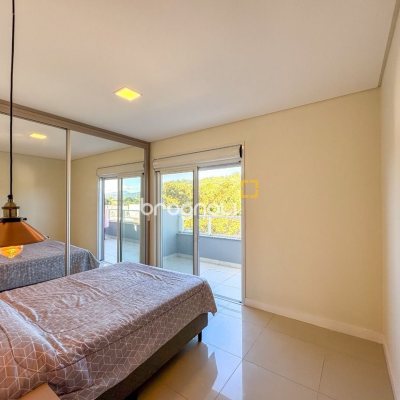 Cobertura com 159m², 3 quartos (sendo 1 suíte), 2 garagens, no bairro Jurerê em Florianópolis