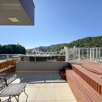 Cobertura com 159m², 3 quartos (sendo 1 suíte), 2 garagens, no bairro Jurerê em Florianópolis