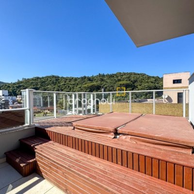 Cobertura com 159m², 3 quartos (sendo 1 suíte), 2 garagens, no bairro Jurerê em Florianópolis