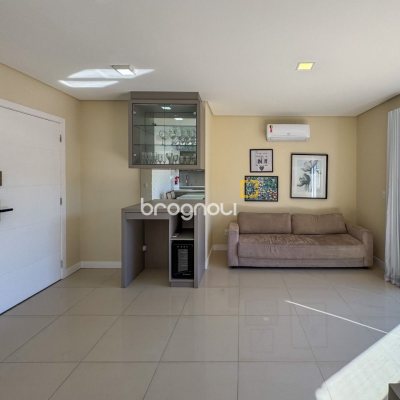 Cobertura com 159m², 3 quartos (sendo 1 suíte), 2 garagens, no bairro Jurerê em Florianópolis