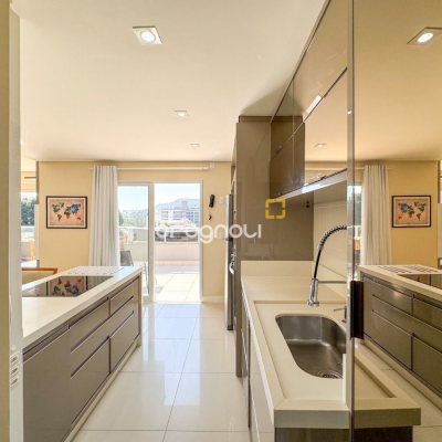 Cobertura com 159m², 3 quartos (sendo 1 suíte), 2 garagens, no bairro Jurerê em Florianópolis