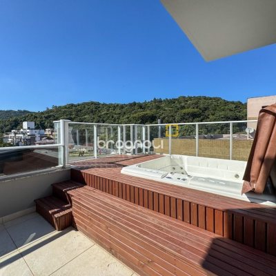Cobertura com 159m², 3 quartos (sendo 1 suíte), 2 garagens, no bairro Jurerê em Florianópolis