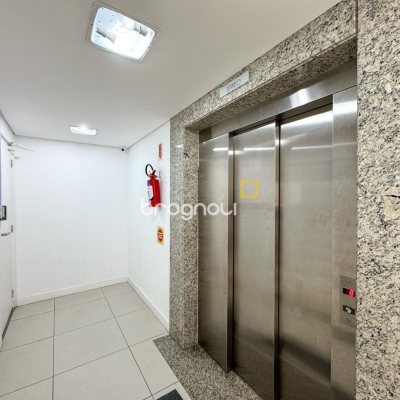 Cobertura com 159m², 3 quartos (sendo 1 suíte), 2 garagens, no bairro Jurerê em Florianópolis