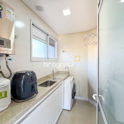 Cobertura com 159m², 3 quartos (sendo 1 suíte), 2 garagens, no bairro Jurerê em Florianópolis