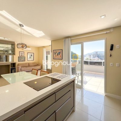 Cobertura com 159m², 3 quartos (sendo 1 suíte), 2 garagens, no bairro Jurerê em Florianópolis