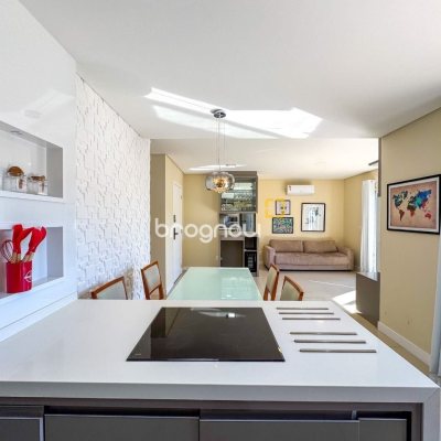 Cobertura com 159m², 3 quartos (sendo 1 suíte), 2 garagens, no bairro Jurerê em Florianópolis