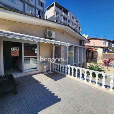 Casa com 120m², 3 quartos (sendo 1 suíte), 1 garagem, no bairro Centro em Florianópolis