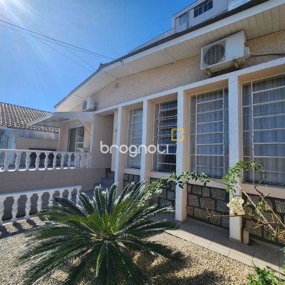Casa com 120m², 3 quartos (sendo 1 suíte), 1 garagem, no bairro Centro em Florianópolis